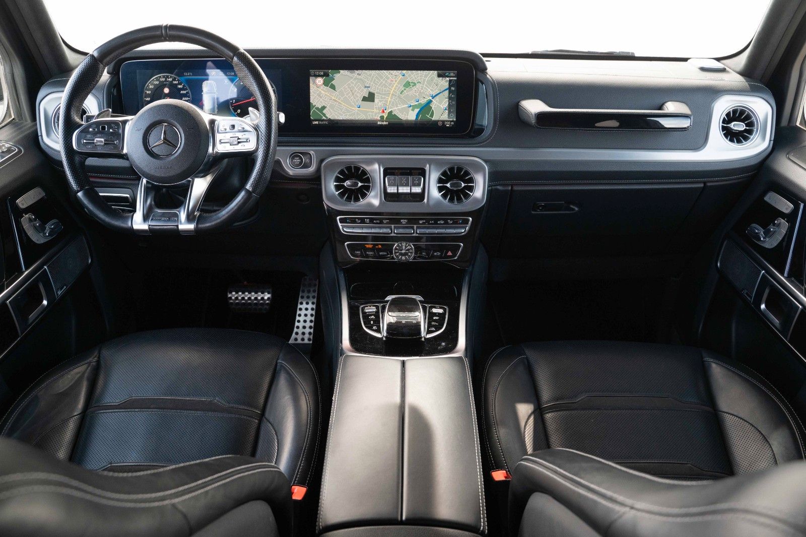 Fahrzeugabbildung Mercedes-Benz G 63 AMG MATT 8FACH GARANTIE AHK BURMESTER 360°