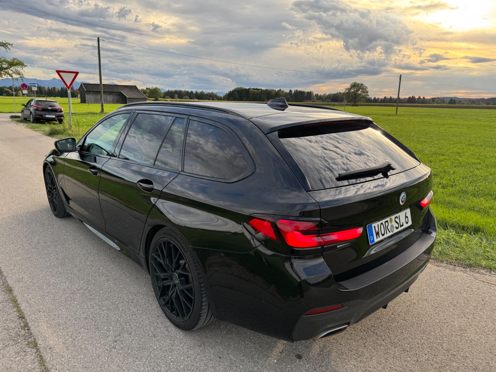BMW 530 i Touring A -, миниатюра 3