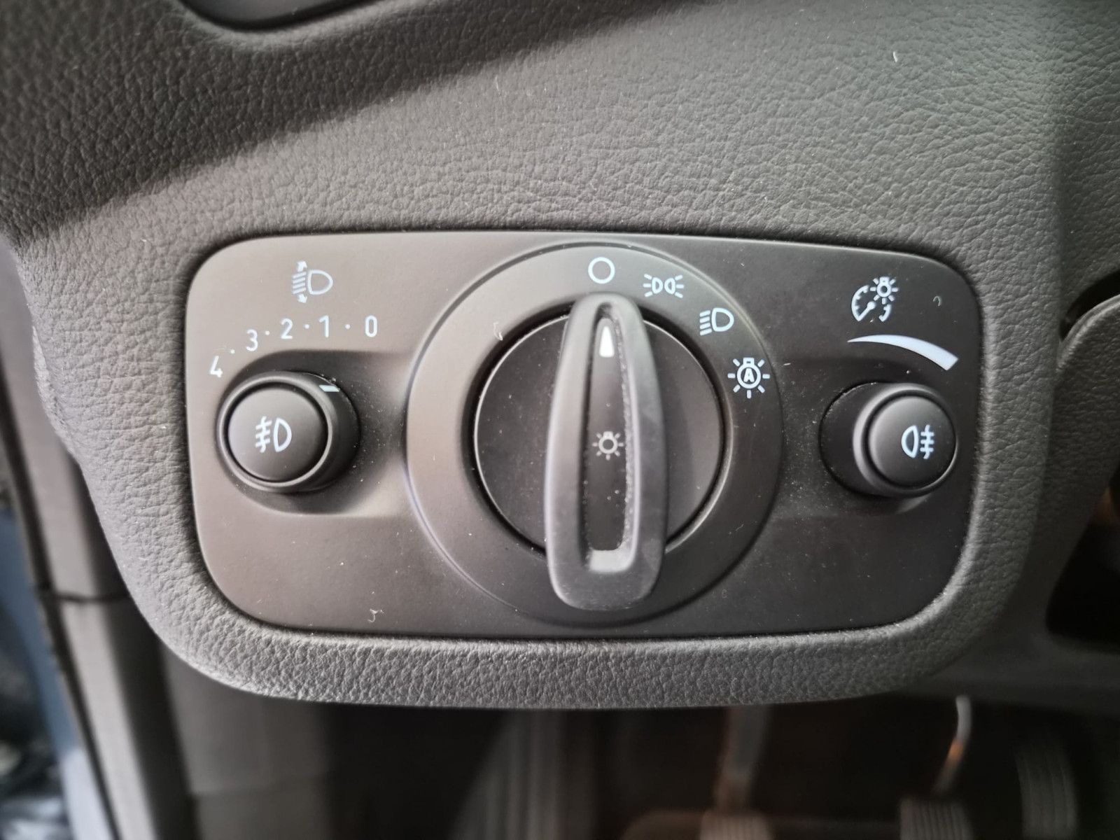 Fahrzeugabbildung Ford Kuga Cool & Connect / NAVI /