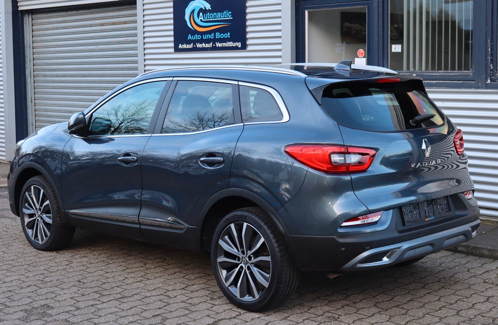 Fahrzeugabbildung Renault KADJAR Tce 140 BOSE PANO*VIRTUAL*NAVI*LED  SO+WI