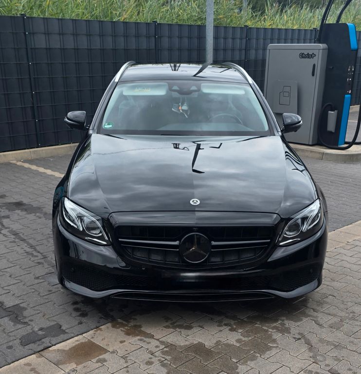Image of Mercedes-Benz E 300