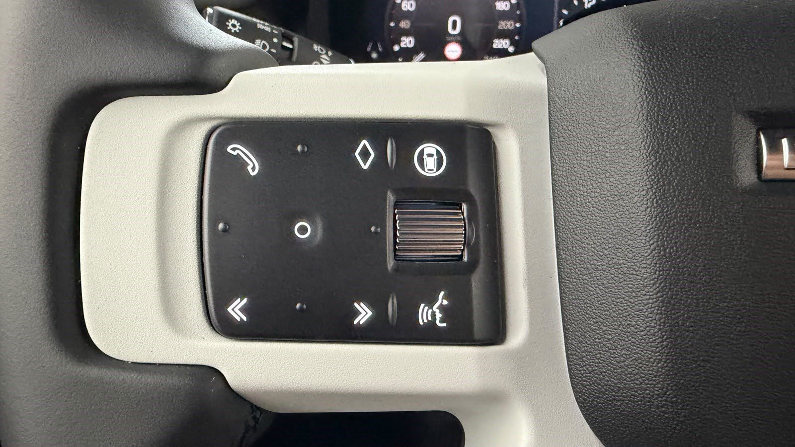 LAND ROVER Defender 110 D200 S Black AHK 19-Zoll – Bild 24