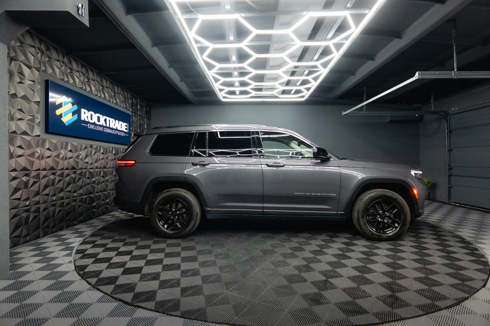 Fahrzeugabbildung Jeep Grand Cherokee 3.6 4x4 LAREDO L ACC Kamera 19%
