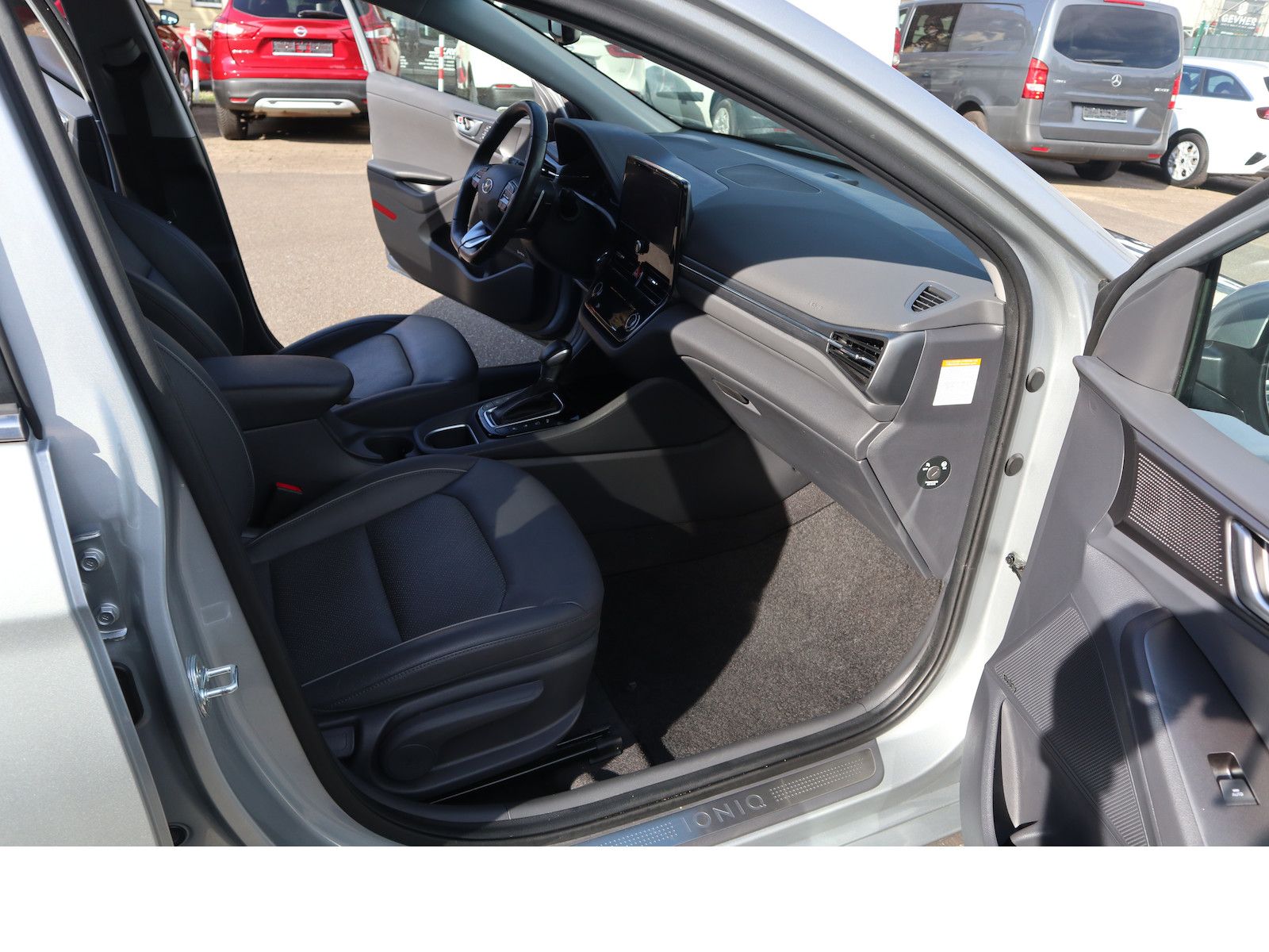 Fahrzeugabbildung Hyundai IONIQ Premium Hybrid Navi Scheckheftgepflegt
