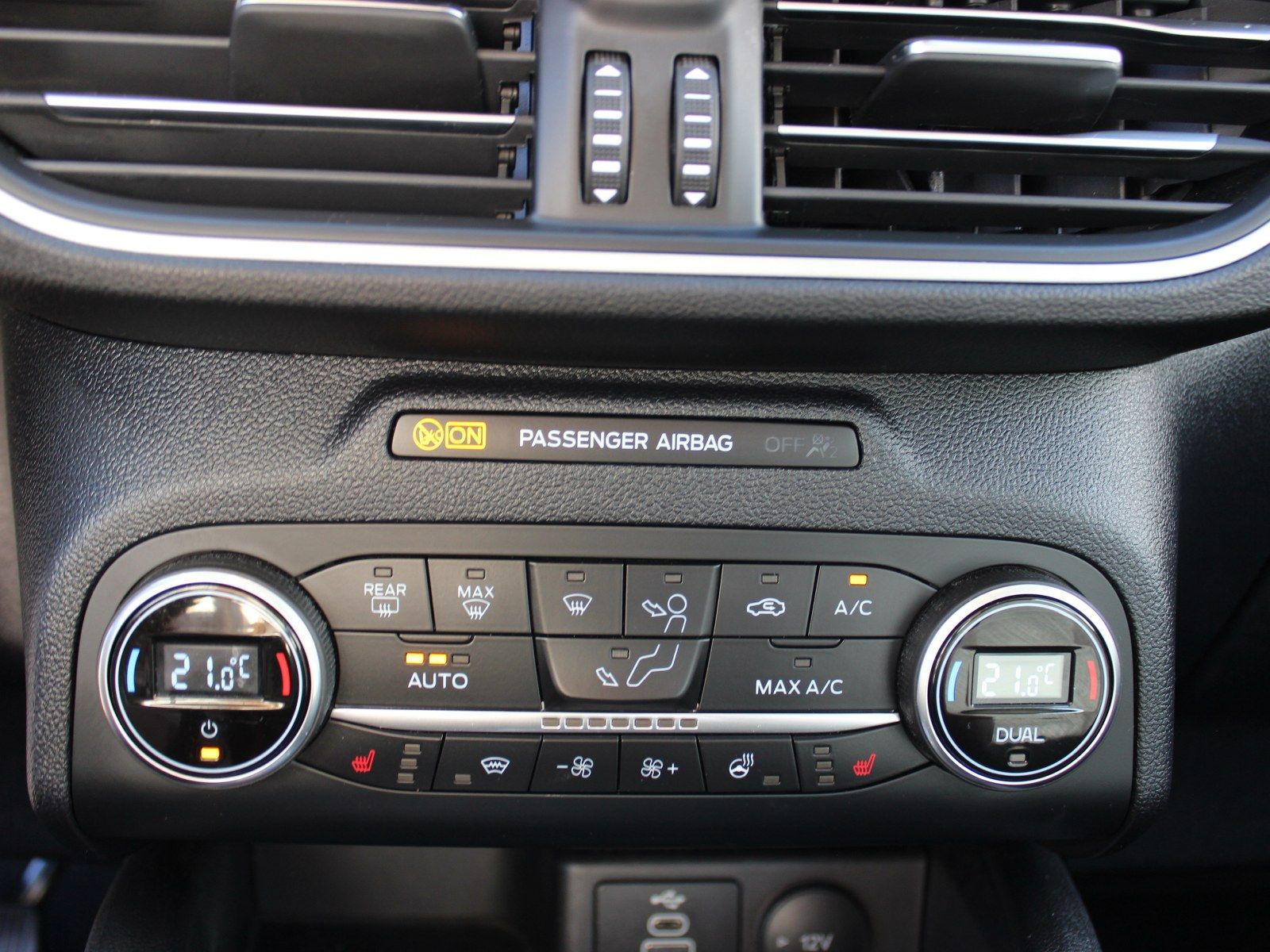 Fahrzeugabbildung Ford Kuga Plug-In Hybrid Cool & Connect 2,5 Duratec