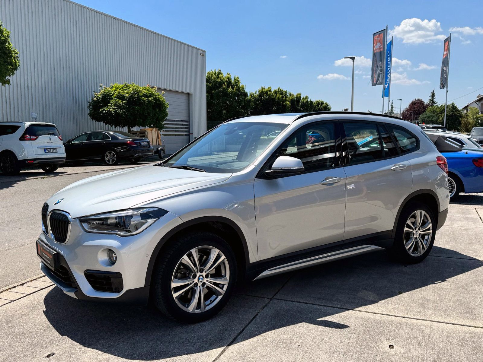 Fahrzeugabbildung BMW X1 xDrive 20i Sport-Line Temp. HUD PANO KAM PDC