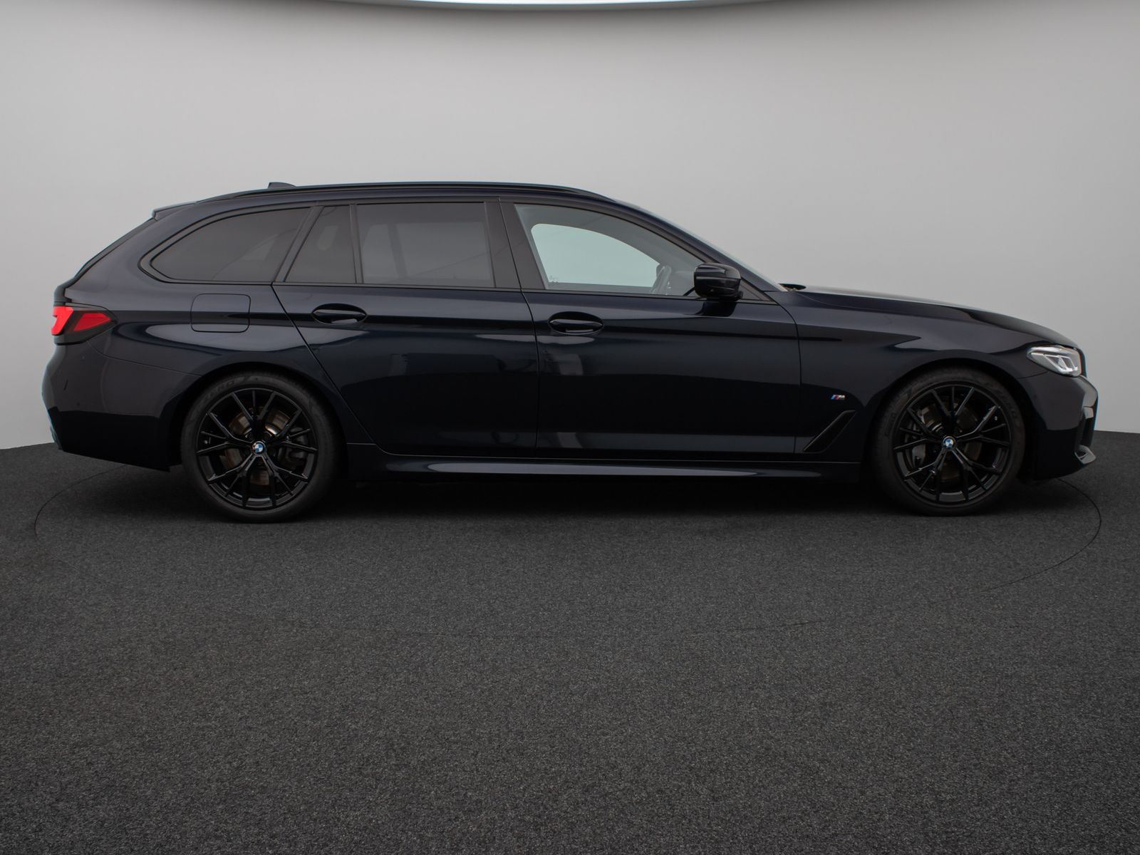Fahrzeugabbildung BMW 530d M Sport 360°DAB H/K Massage Alarm 19Zoll