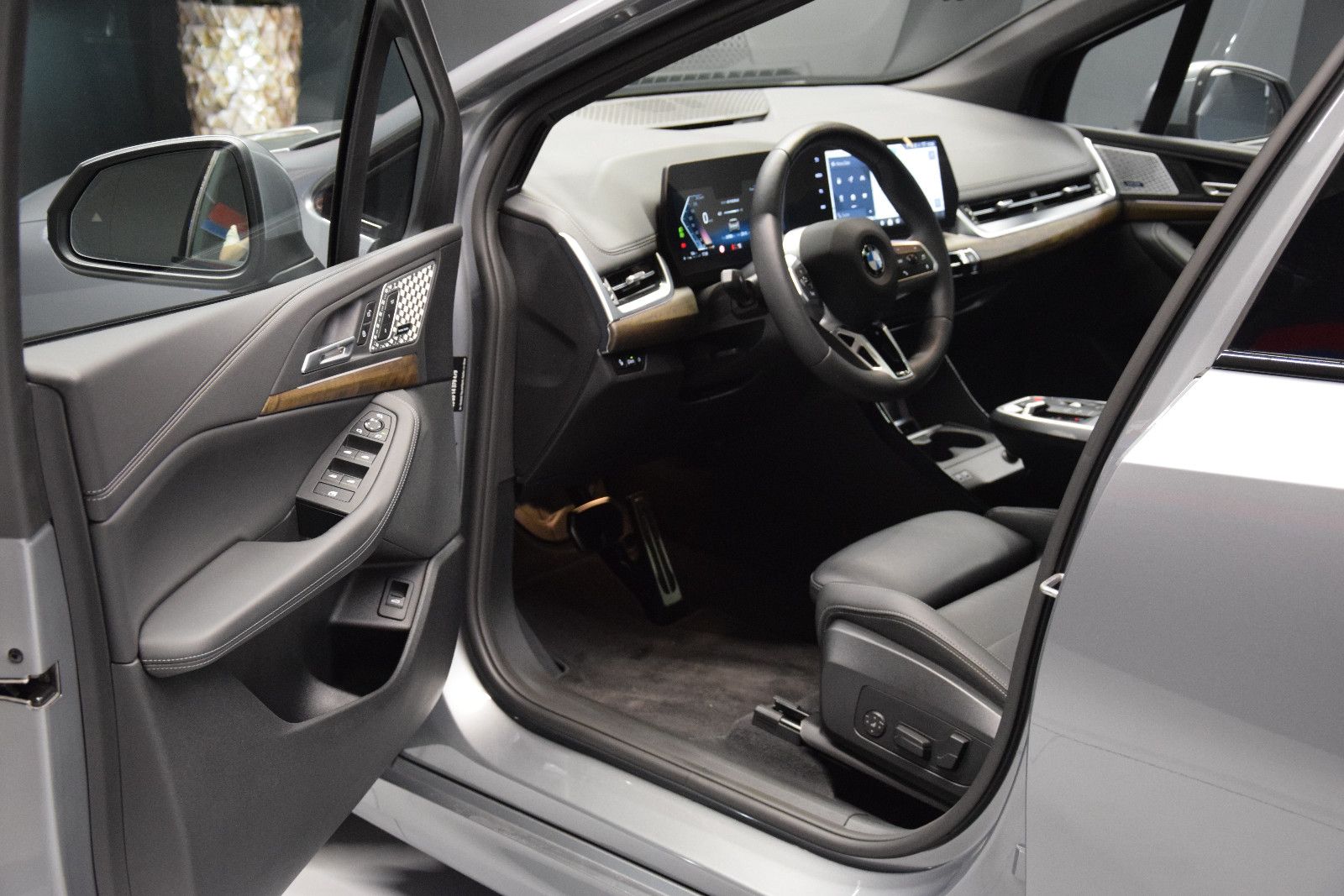 Fahrzeugabbildung BMW 218 i M Sport Active Tourer Pano Memory H K ACC