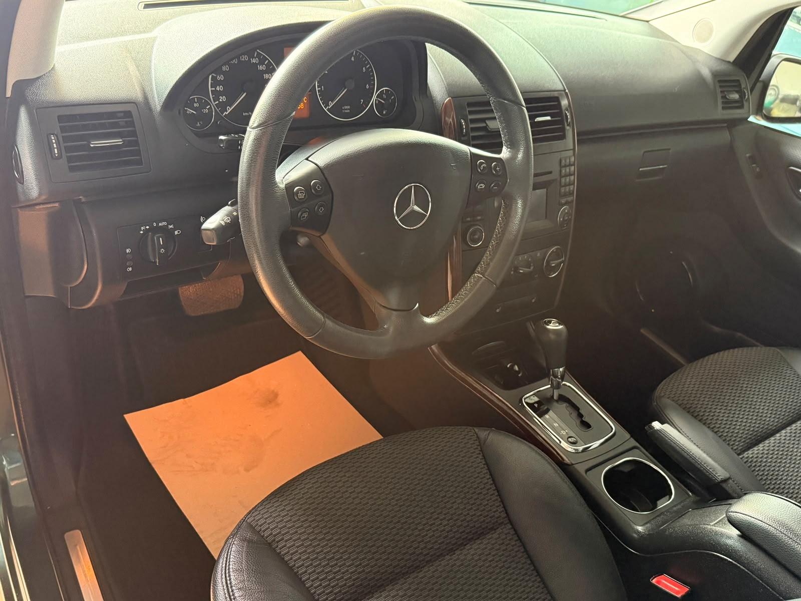 Mercedes-Benz A 180 Elegance Autom. / 30 Tkm/Sitzheizung / PDC