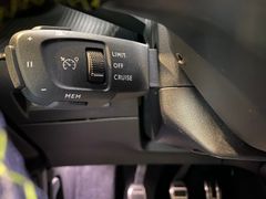 Fahrzeugabbildung Peugeot 2008 1.2 PureTech GT-Line LED ACC Pano Navi 1.Hd