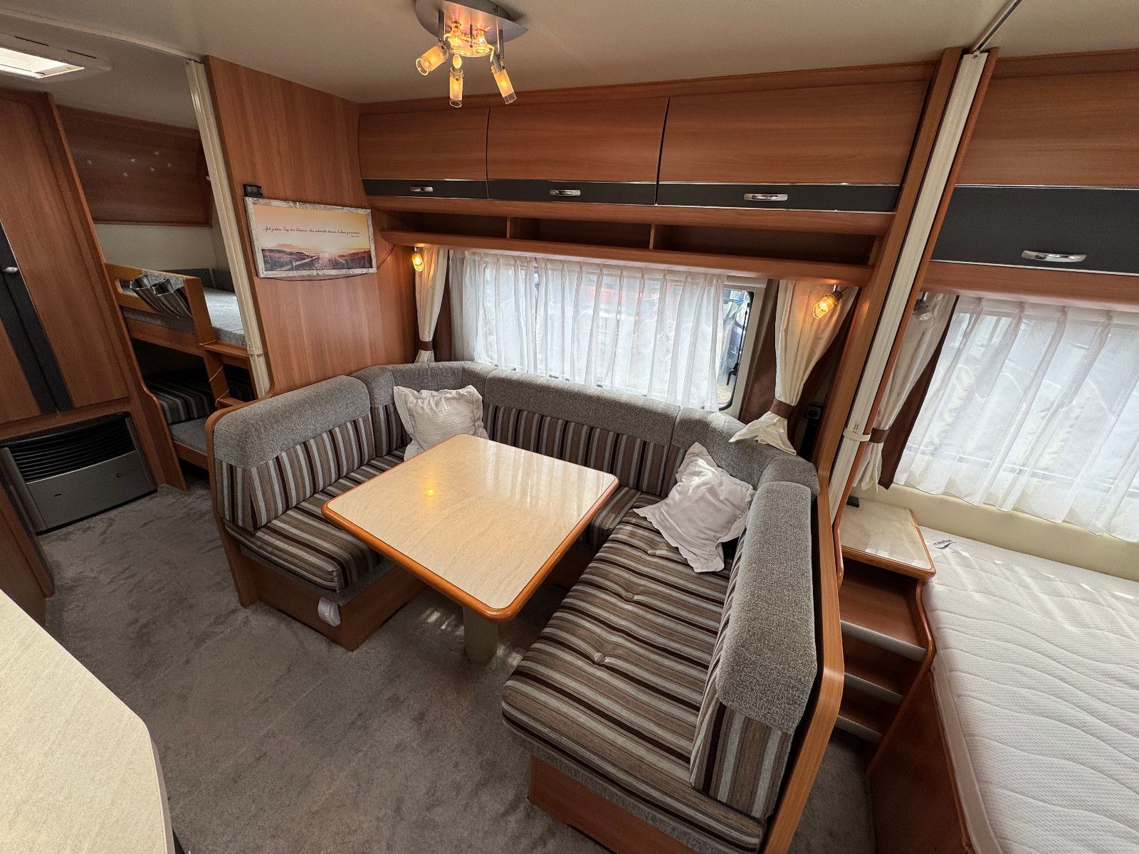 Fahrzeugabbildung Hobby 545 KMF DE LUXE SAT TV MOVER RUNDSITZGRUPPE