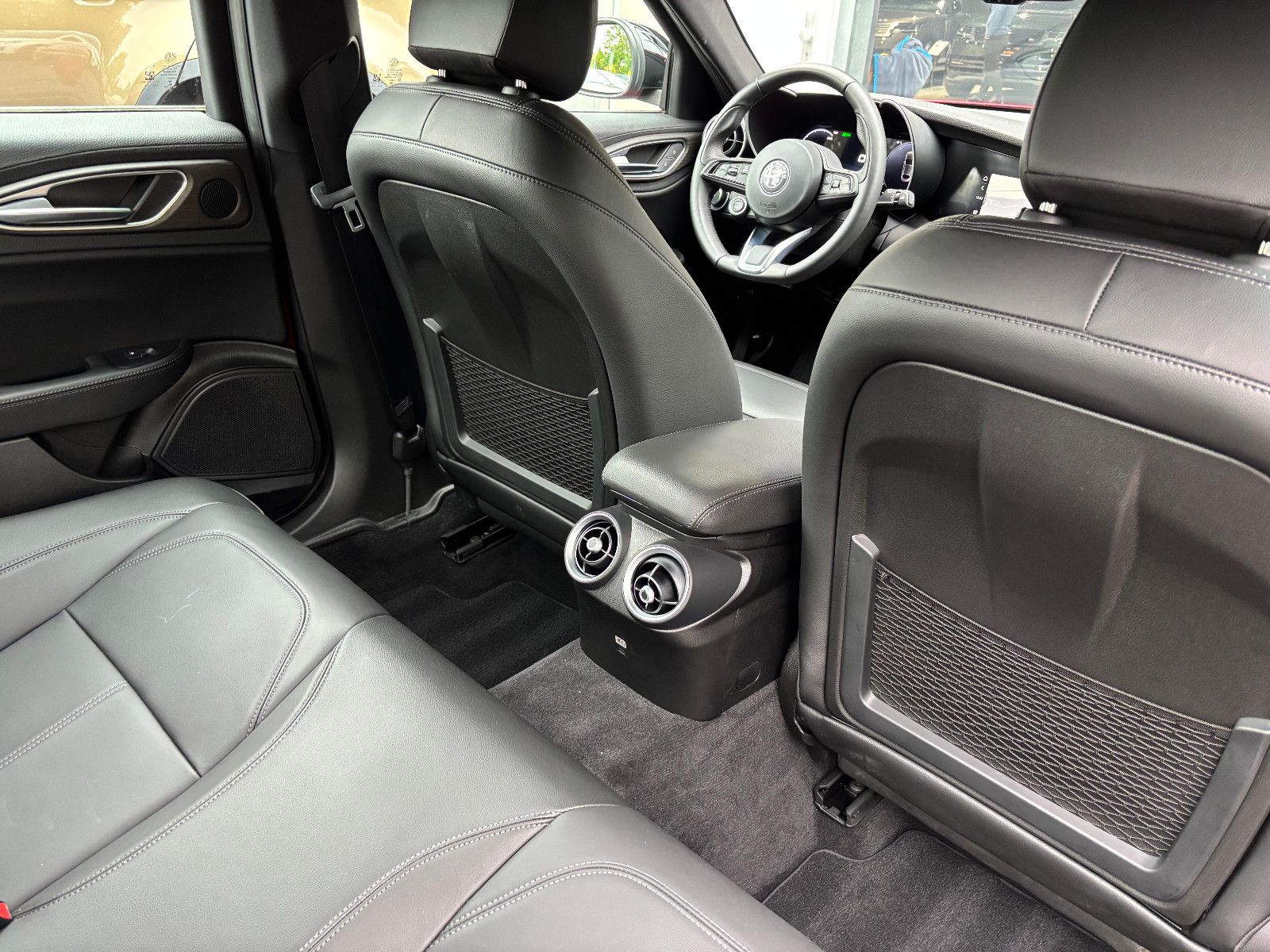 Fahrzeugabbildung Alfa Romeo Giulia Ti Q4/MEMORY/ACC/NAVI/KAMERA/SHZ