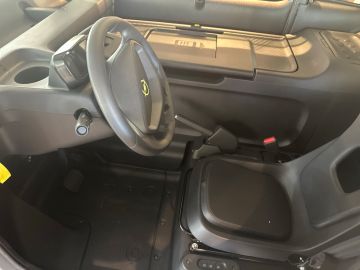 Bild 9 Opel Rocks-e Elektro digitales Cockpit LED
