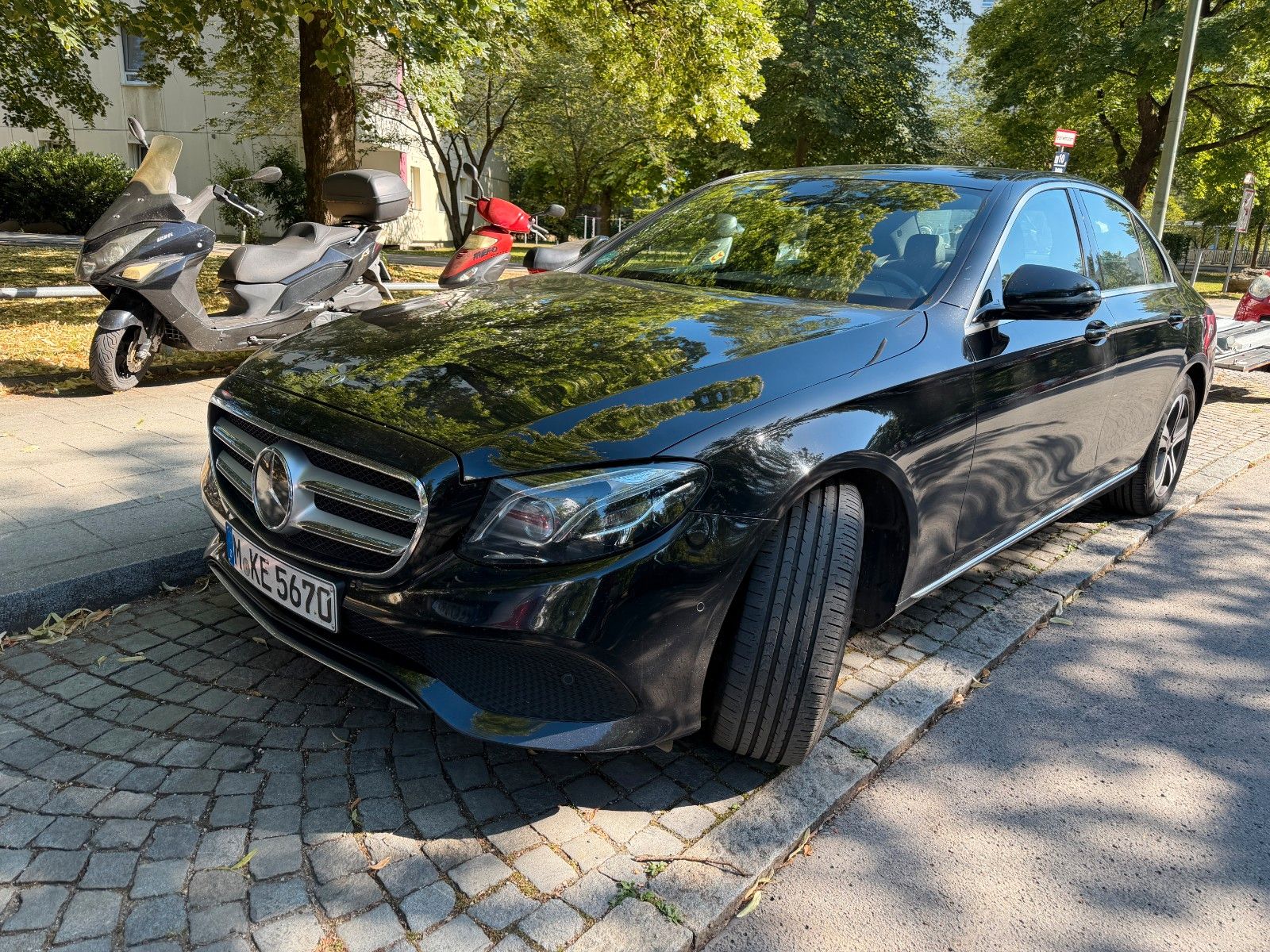 MERCEDES-BENZ E 200 Autom. -