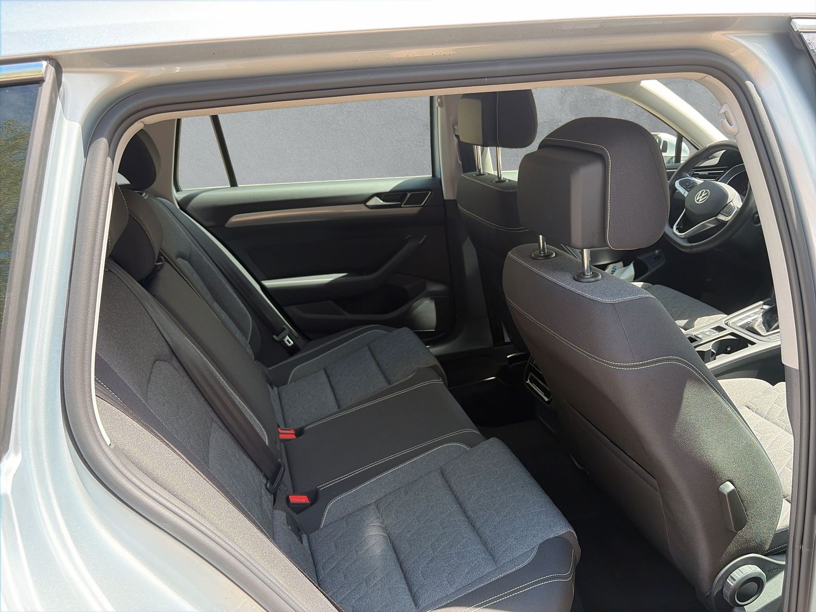 Fahrzeugabbildung Volkswagen Passat Variant 1.5 TSI Business Kamera AppConnec
