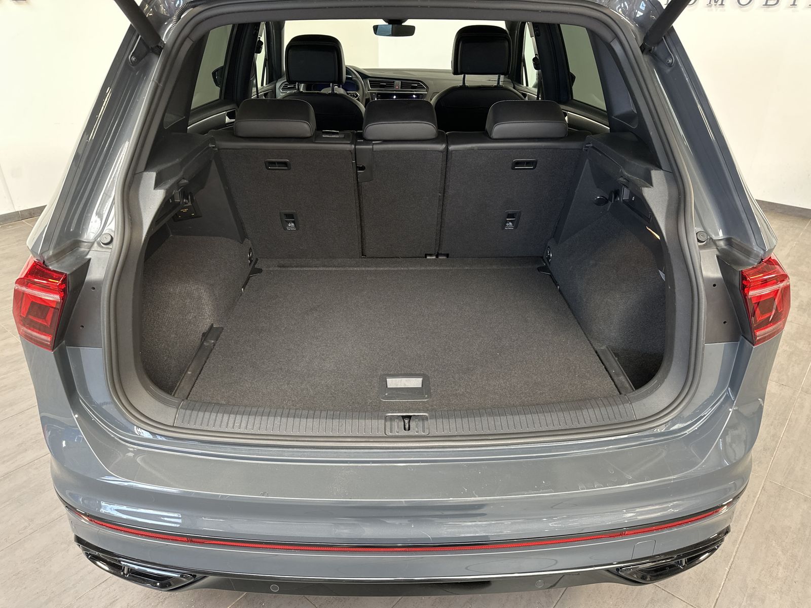 Fahrzeugabbildung Volkswagen Tiguan 4M R-Line Black NAV+IQ-LIGHT+AHK+VC+KAMER