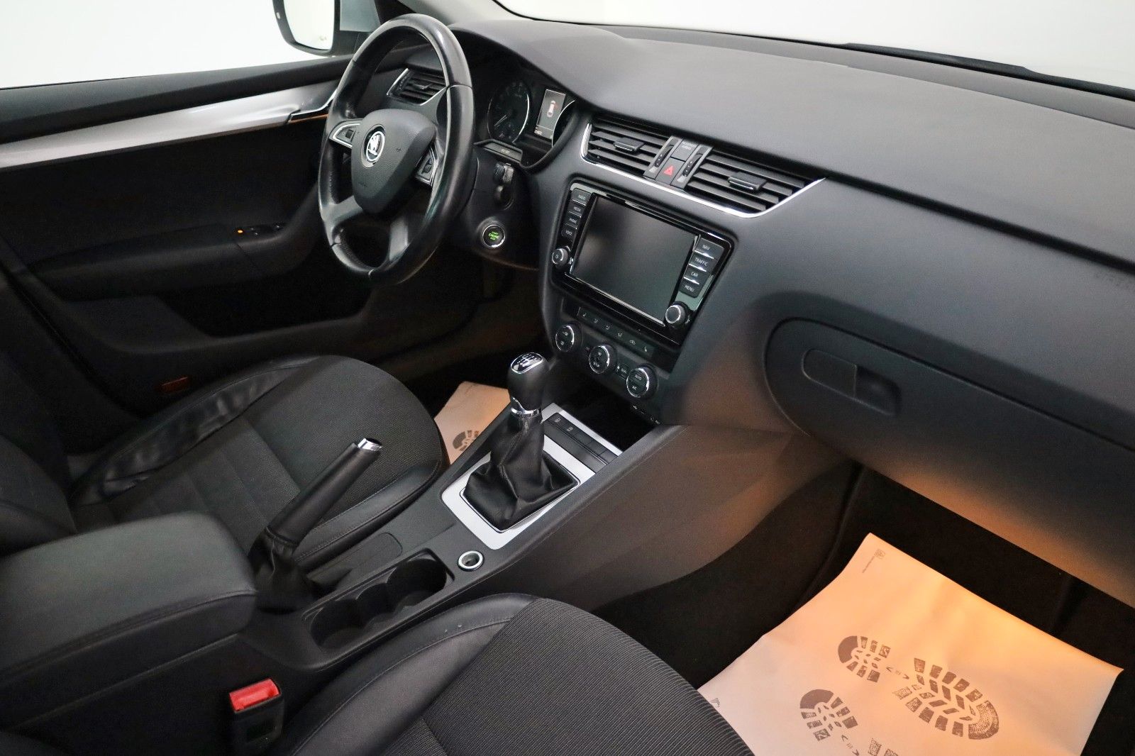 Fahrzeugabbildung SKODA Octavia Combi Elegance,T.Leder,Navi,Xenon,Alu+WR