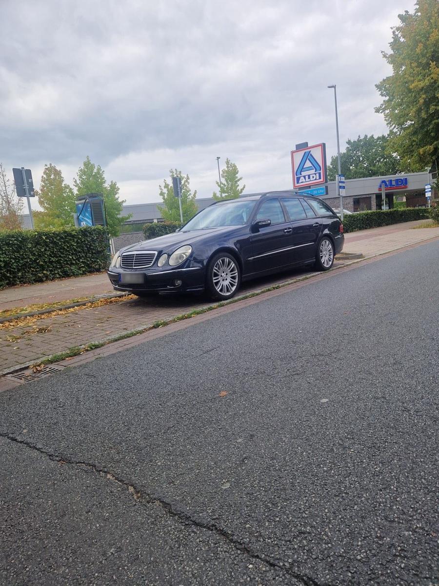 Mercedes-Benz E280 2005 — rear view