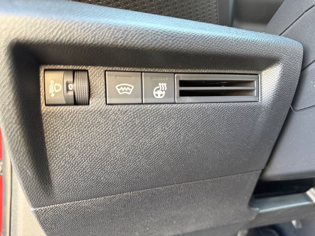 Fahrzeugabbildung Citroën C4 Hybrid 145 MAX Neuwagen*Schiebedach*Winter-P.