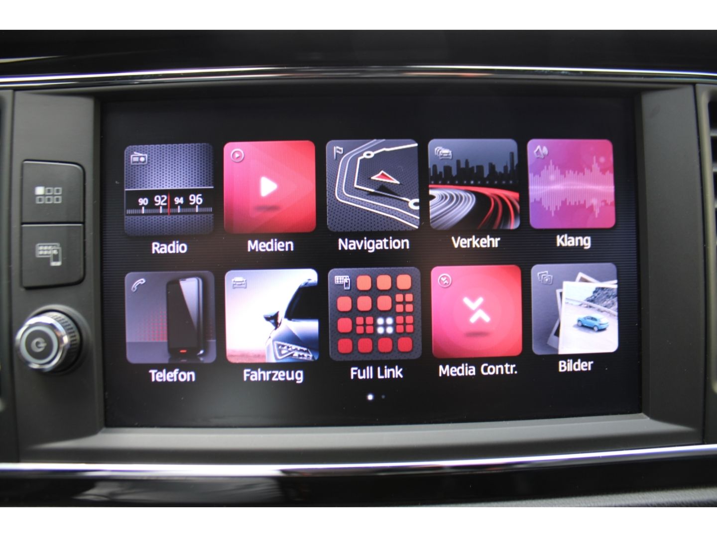 SEAT Leon FR 2.0 TDI Beats ACC LED H&R Pano Navi DAB - Image 20