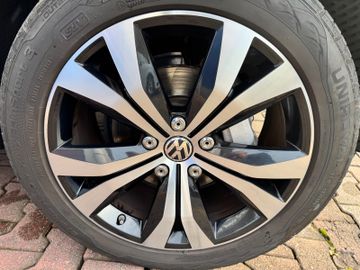 Bild 32 VW Touareg R-line*4Mo*Luftfederung*Leder*Navi*Pano*