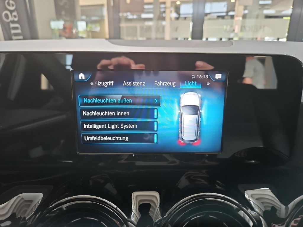 Fahrzeugabbildung Mercedes-Benz B 180 Totwi. Navi Multibeam SHZ SpurH KAM DAB