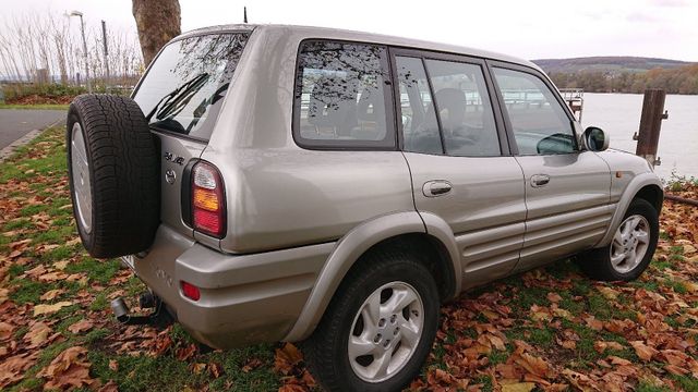 Toyota RAV 4 mit Anhängerkupplung