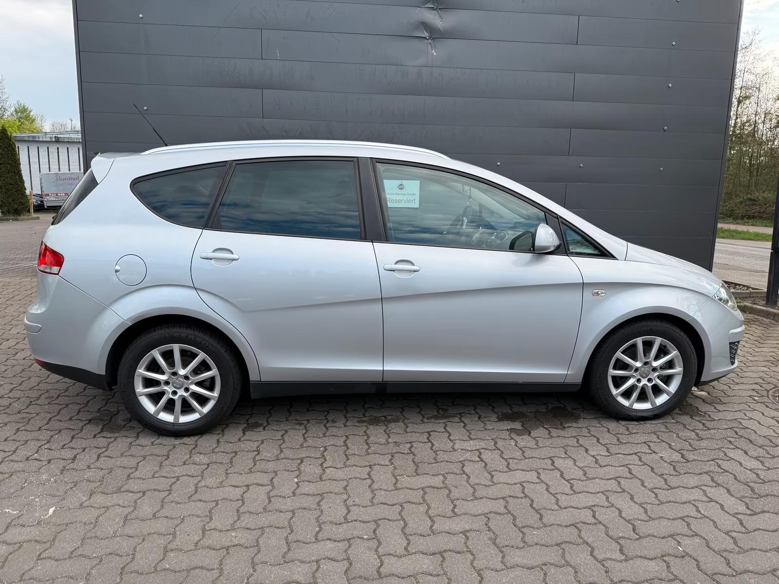 Seat Altea 2011 — салон