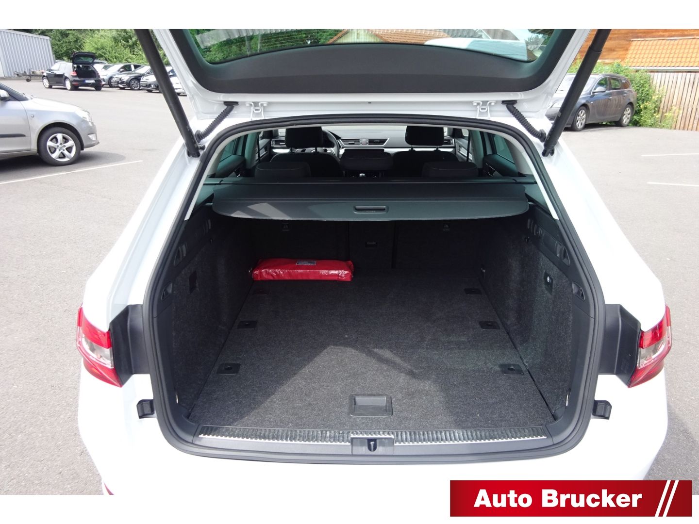 Skoda Superb Combi Ambition 2.0 TDI Navi Alu FSE LED foto 6