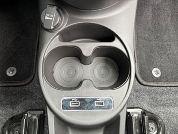 Fahrzeugabbildung Fiat 500 Dolcevita DAB UConnect Klima PDC uvm.