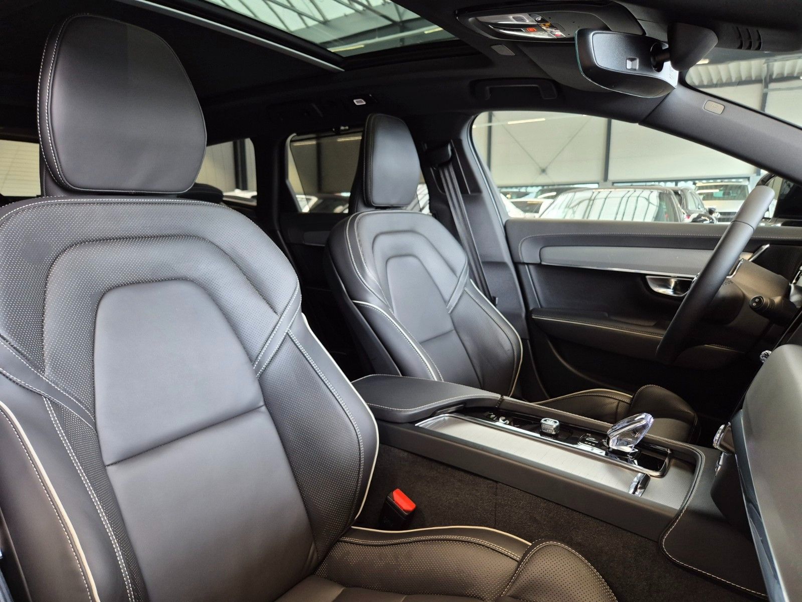 Volvo V90 B4 2.0d ULTIMATE DARK LEDER NAV LED PANO ACC foto 10