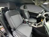 Volkswagen T-Roc Cabriolet 1.5 TSI Move LED+AHK+DCC+ACC+18" - mit Benzin-Antrieb: Beheizbares Lenkrad, mit Klimaautomatik
