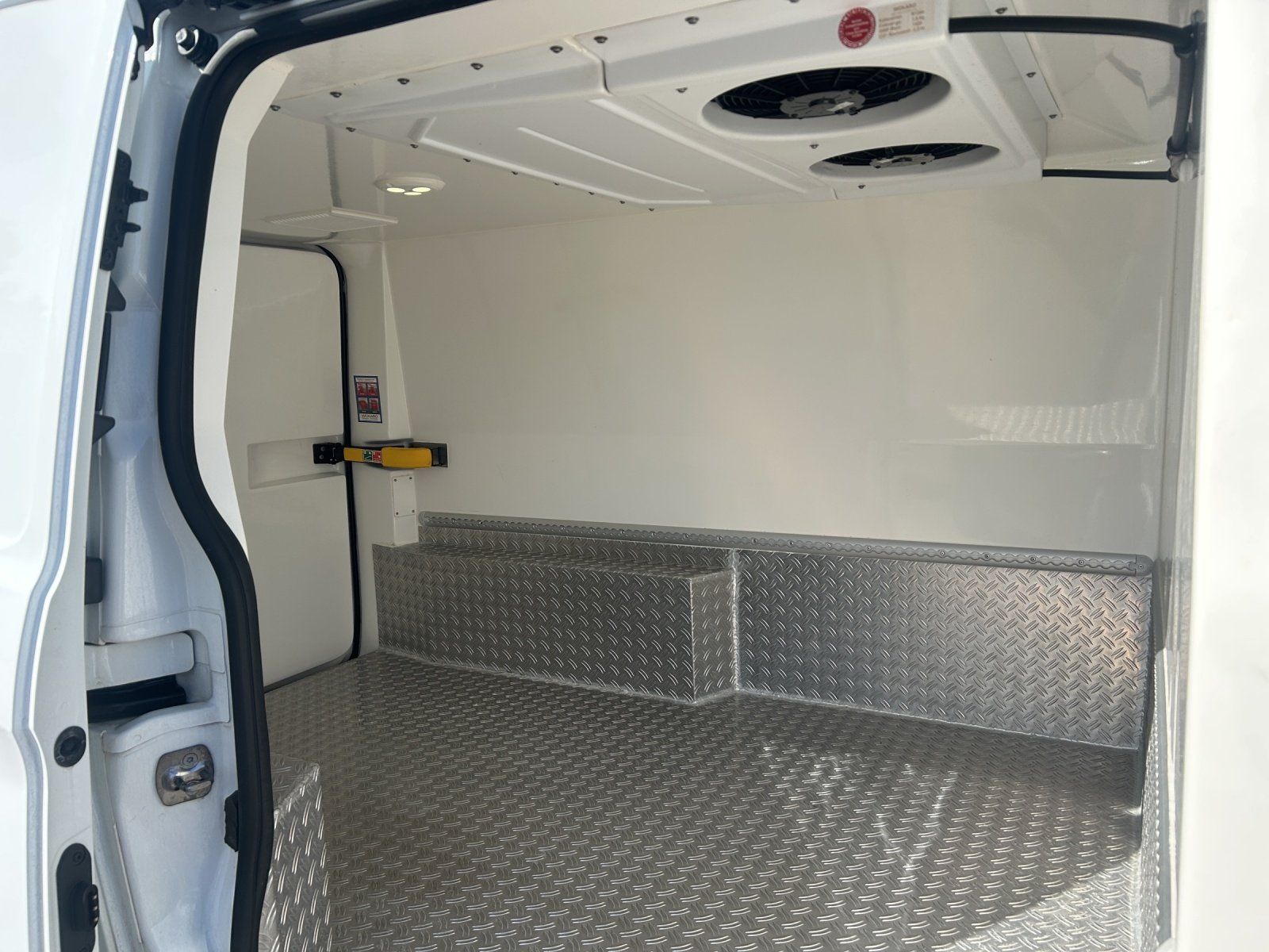 Fahrzeugabbildung Ford FORD Transit Custom 340 L1H1 Trend Kühlausbau