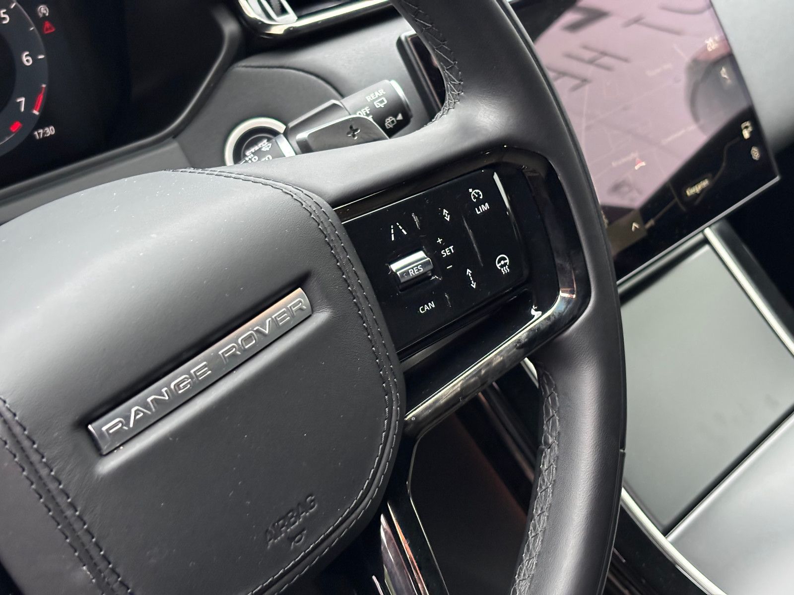 Fahrzeugabbildung Land Rover Range Rover Velar R-Dynamic/KAMERA/Design-Paket