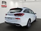 Hyundai i30 KOMBI ADVANTAGE PLUS+AUTOMAT+NAVI+KLIMAAUT+S - Hyundai i30 mit Benzin-Antrieb: Kombi