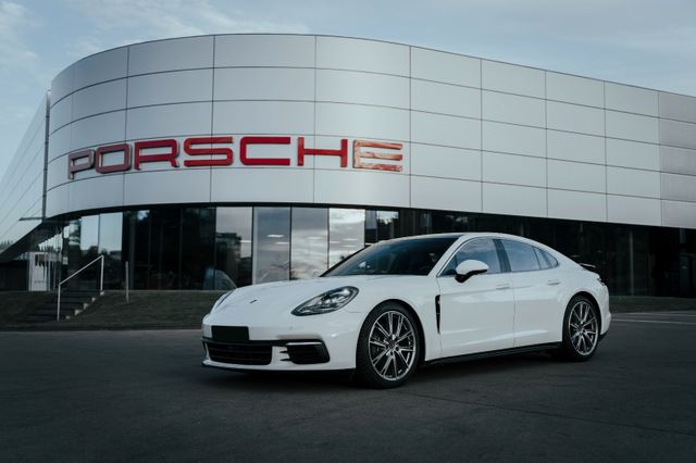 Porsche Panamera 4 -