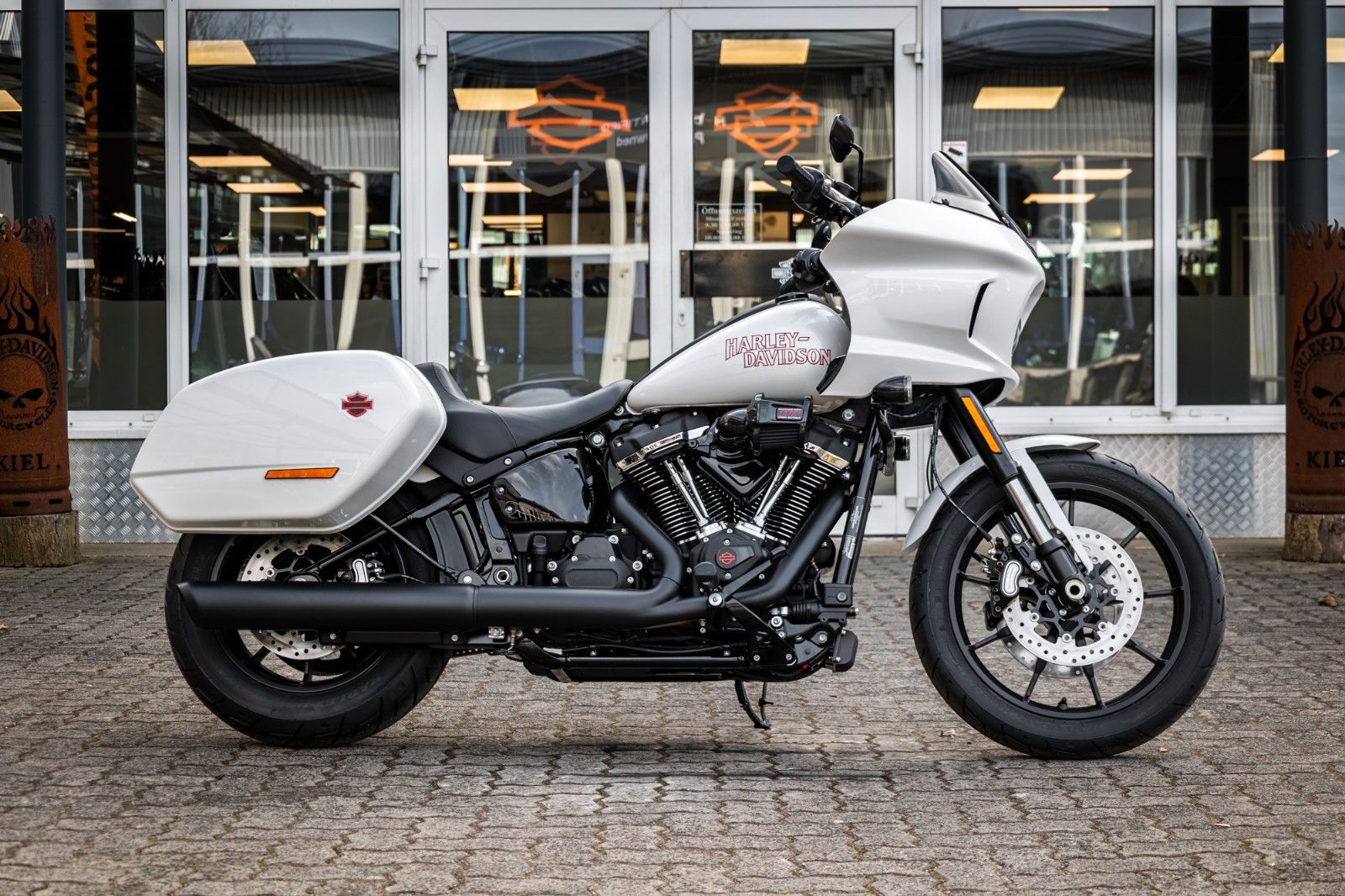 Fahrzeugabbildung Harley-Davidson FXLRST LOW RIDER ST 117 MY26