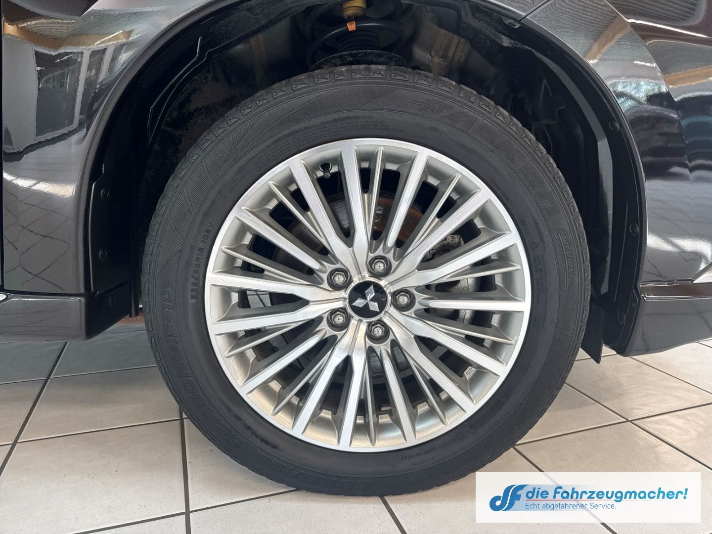 Fahrzeugabbildung Mitsubishi Outlander PHEV Plus 4WD StandHZG LED ACC El. Hec