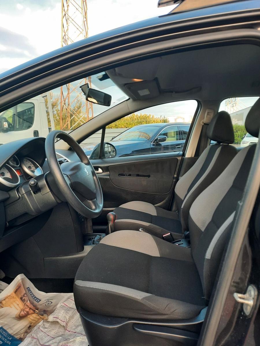 Peugeot 207 2009 — photo 8