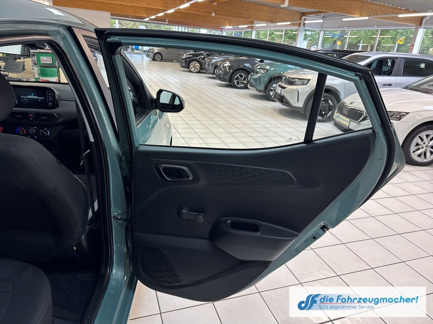 Fahrzeugabbildung Hyundai i10 Trend Navi Apple CarPlay Android Auto Musiks