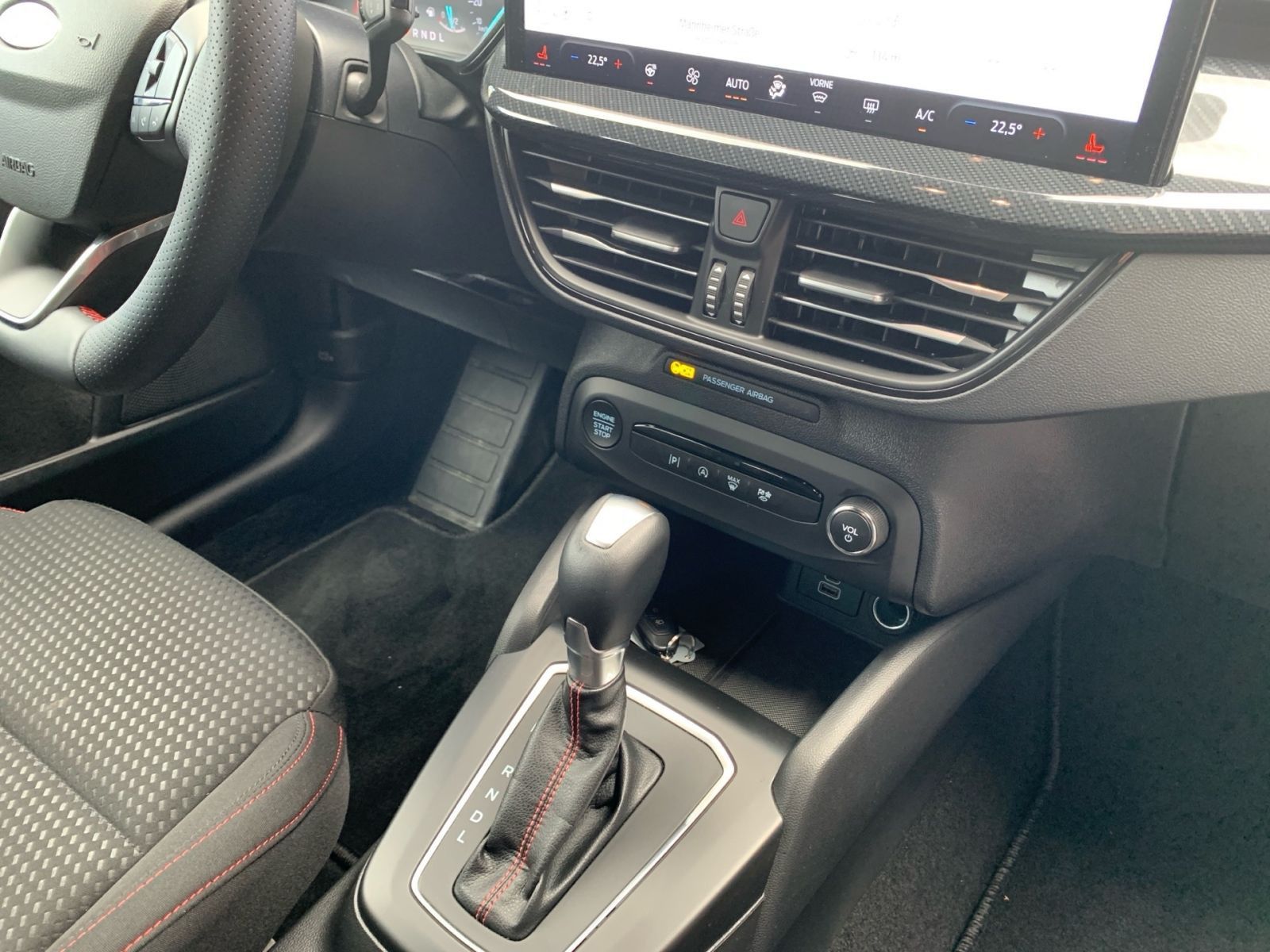 Fahrzeugabbildung Ford Focus 1.0 AT EcoBoost Mild-Hybrid ST-Line S/S Na