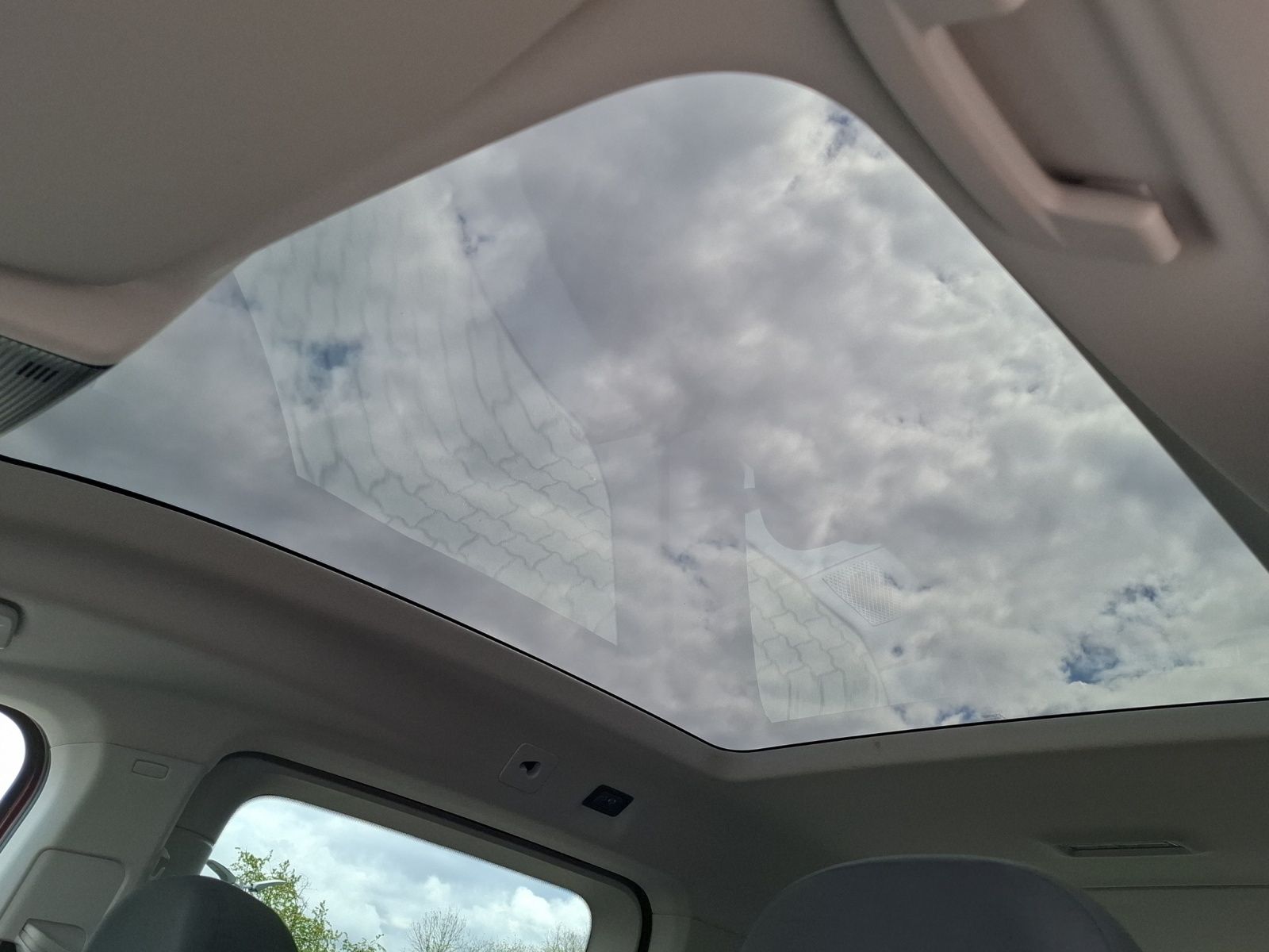 Fahrzeugabbildung Volkswagen Caddy TSI Maxi Move DSG 7-Si LED Navi AID Pano A