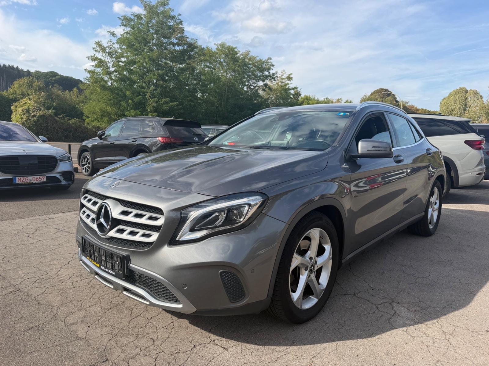 Mercedes-Benz GLA 250 4Matic * Leder*8-Fach*Service DB*
