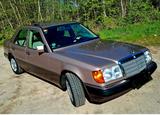 Mercedes-Benz Mercedes W124 220e Liebhaberfahrzeug aus F... - Mercedes-Benz 220 in Hamburg