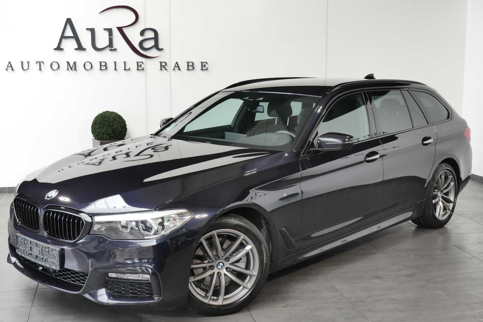 Fahrzeugabbildung BMW 520d Touring xDrive M-Sport NAV+LED+ACC+H&K+18ZO