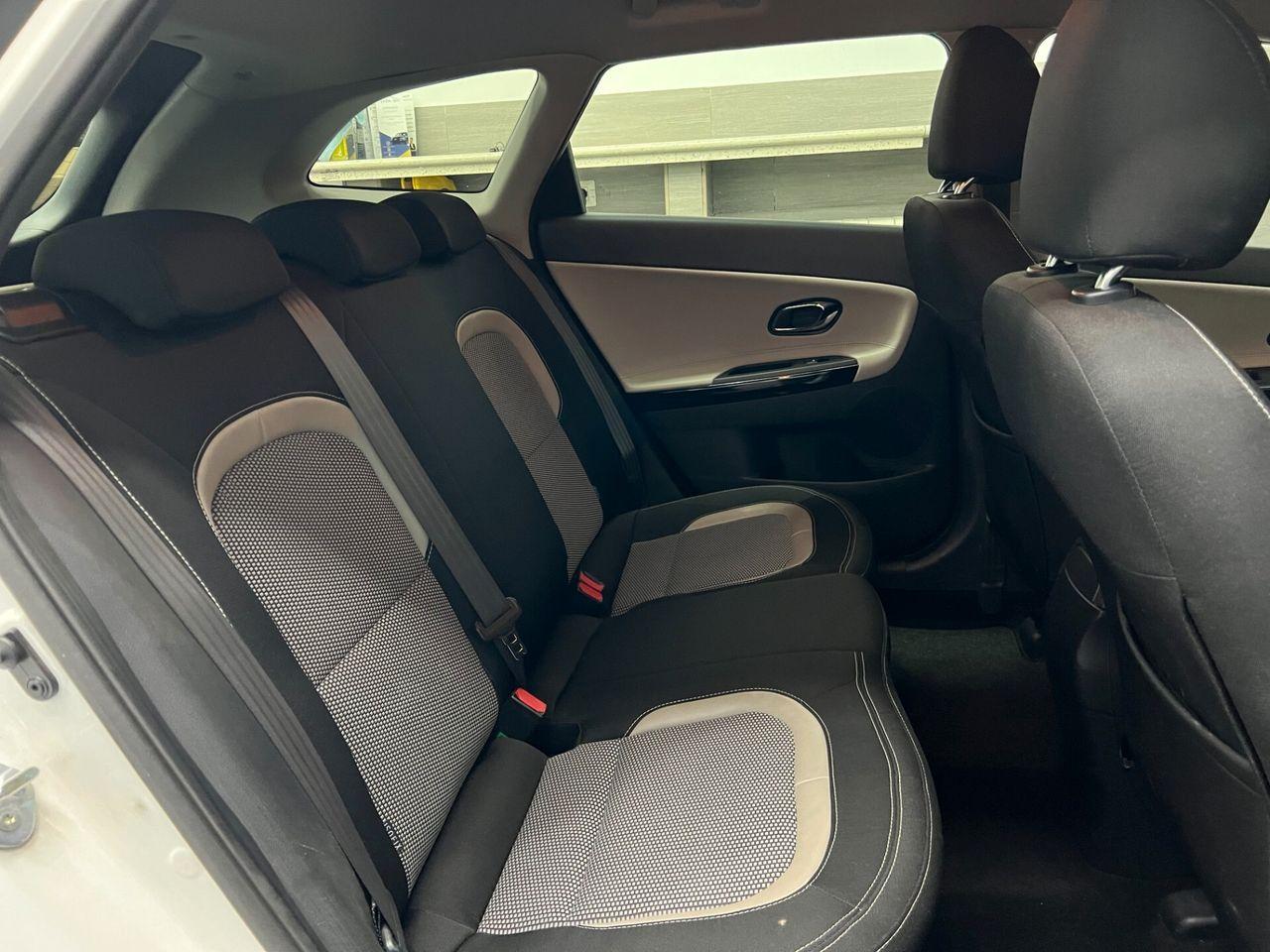 Kia cee'd 2015 — photo 14