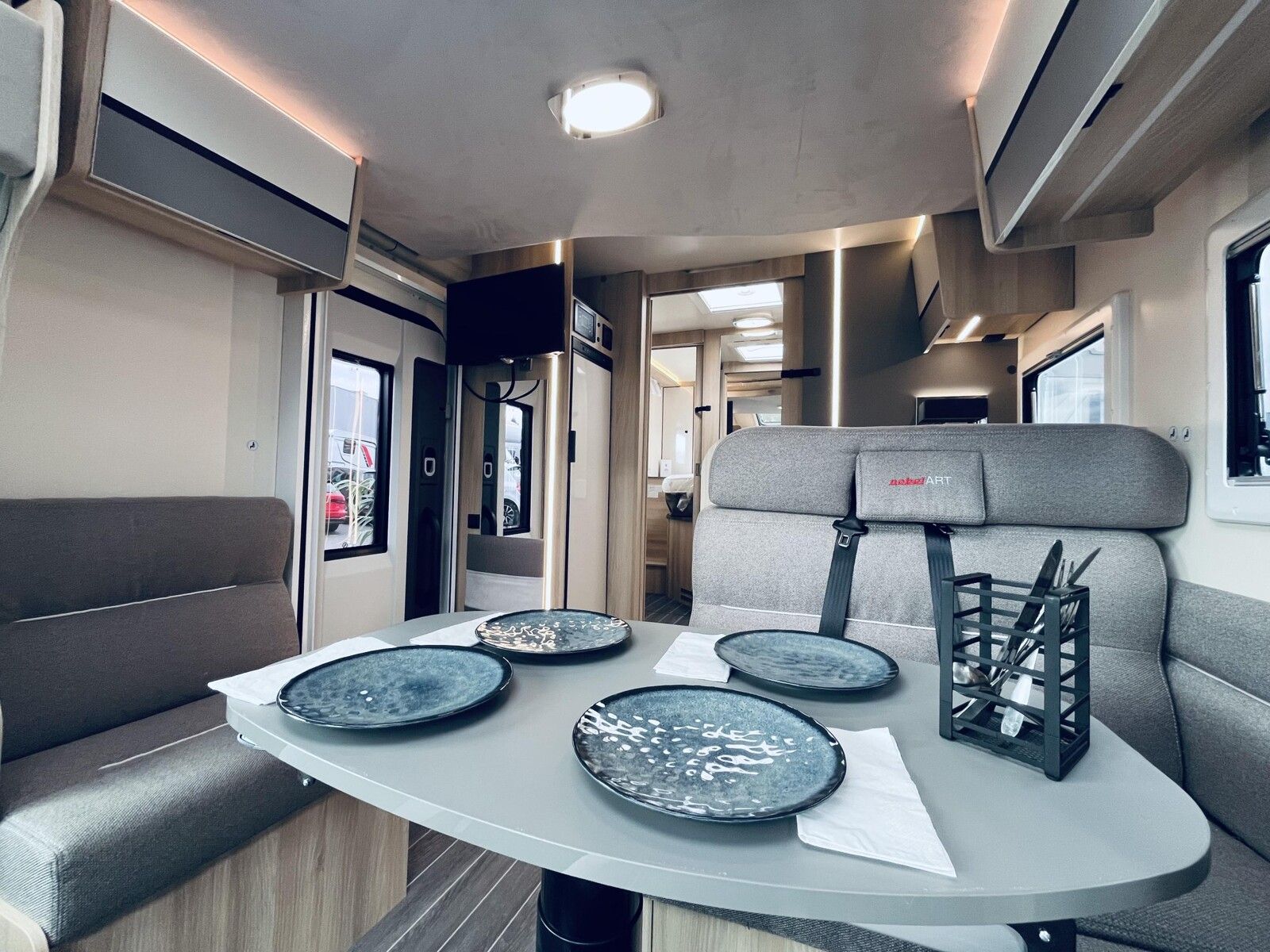 Fahrzeugabbildung NobelART T 6000 Ford