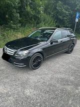 Mercedes-Benz 250 - schwarze Mercedes-Benz 250