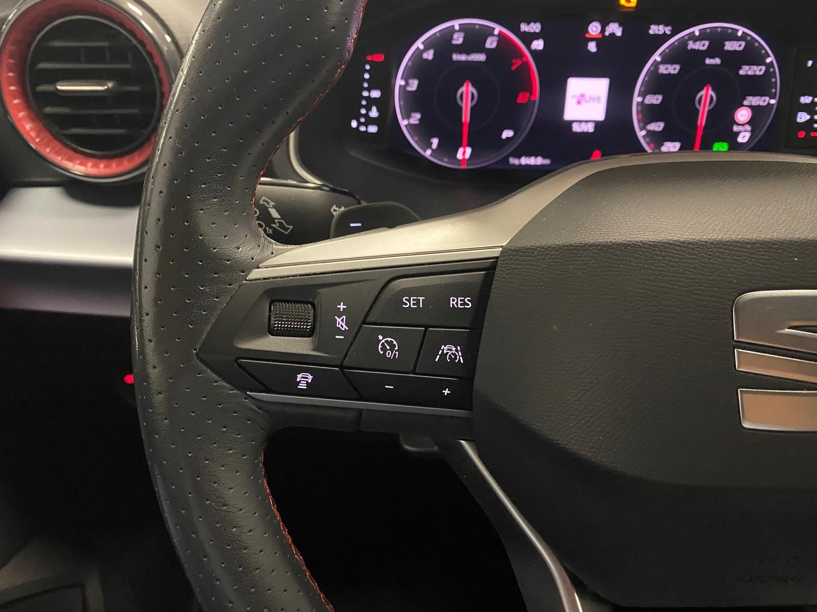 Fahrzeugabbildung SEAT Arona FR 1.5 TSI DSG+APP+NAVI+ACC+LED+PDC+17"+++