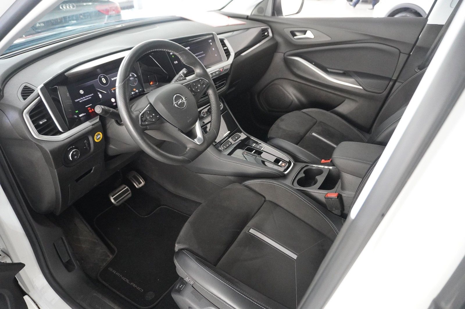 Fahrzeugabbildung Opel Grandland (X) 1.6T GSe HYBRID 4X4 NAVI/LED/SPORT